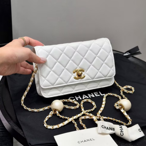 Quilted Pearl Chain Wallet Bag
